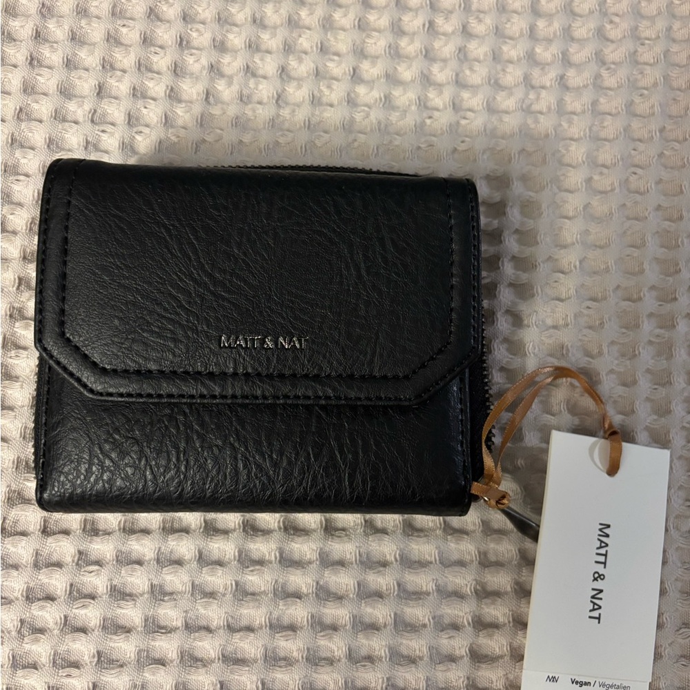 Matt & Nat Black Vegan Leather Zip Wallet
